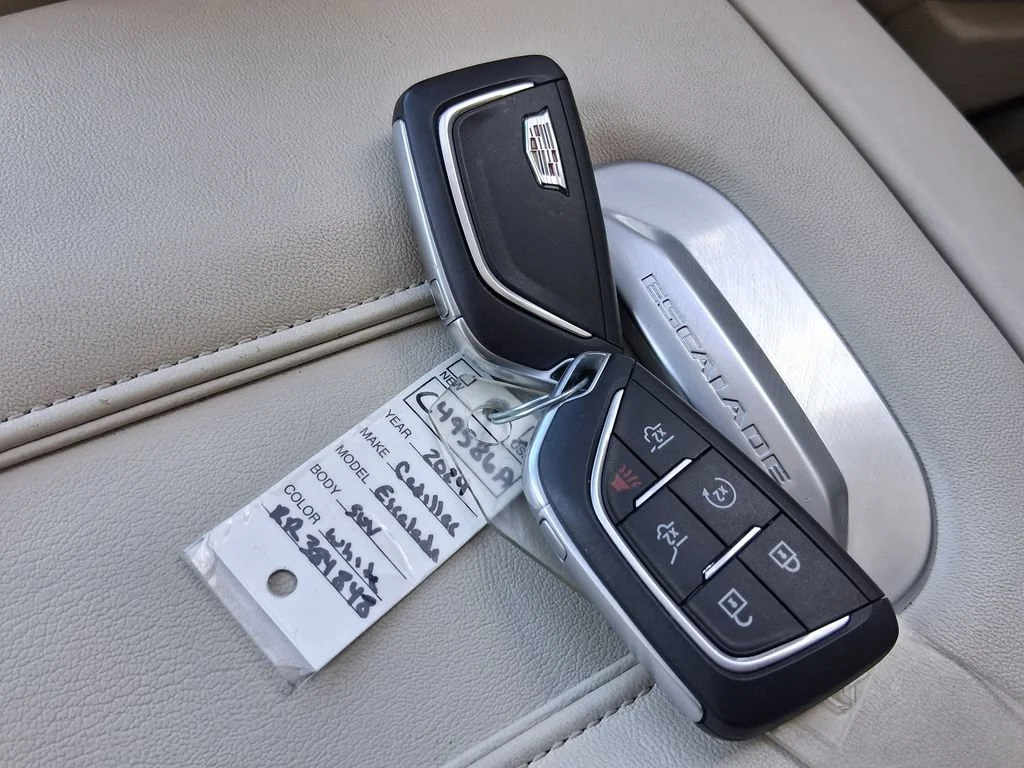 Used 2024 Crystal White Tricoat Cadillac Premium Luxury Platinum image 23