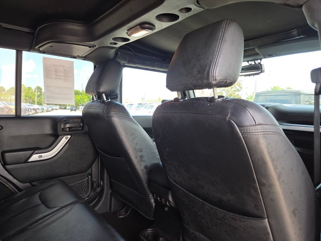Used 2017 Granite Crystal Metallic Clearcoat Jeep Sahara image 18