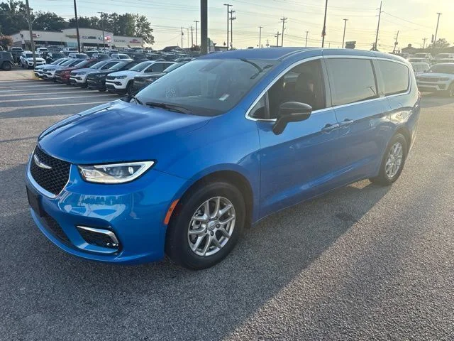 Used 2026 Blue Chrysler Select image 3