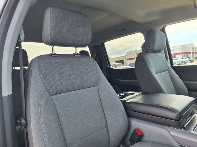 Used 2024 Oxford White Ford XLT image 32