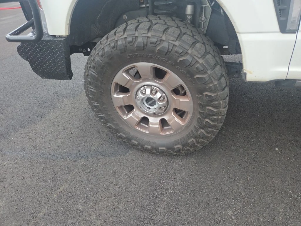 Used 2024 White Metallic Ford King Ranch image 17