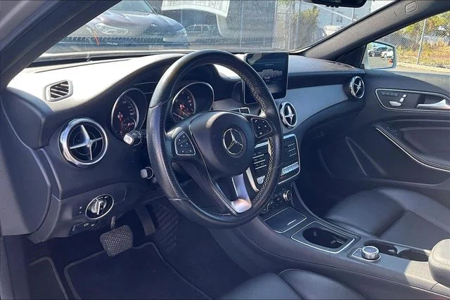 Used 2018 Silver Mercedes-Benz GLA 250 image 13