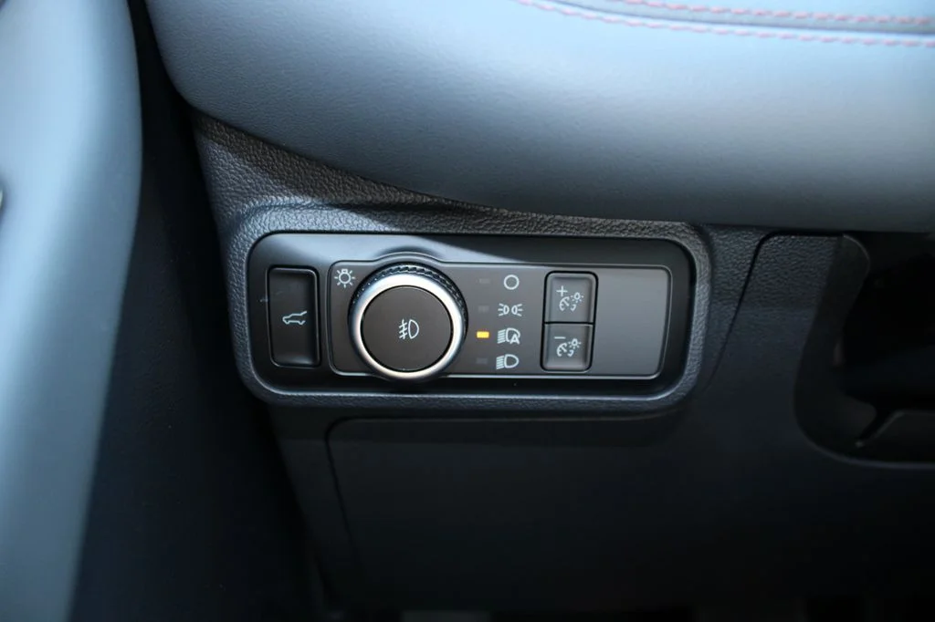 New 2027 White Ford 4DR 4WD ACTIVE image 35