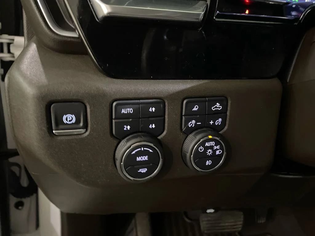 Used 2024 Iridescent Pearl Tricoat Chevrolet LTZ image 12