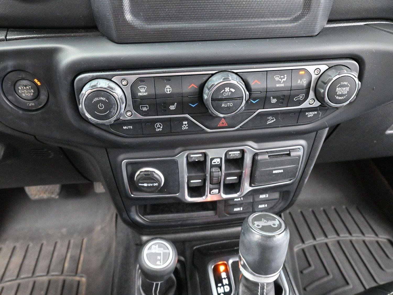 Used 2018 Granite Crystal Metallic Clearcoat Jeep Sahara image 20