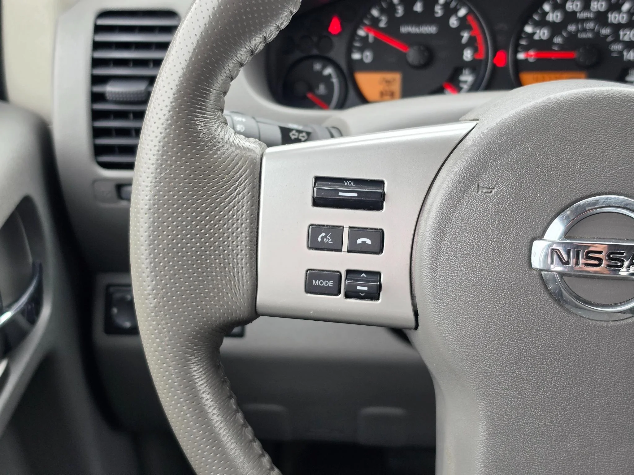 Used 2017 Glacier White Nissan SV V6 image 14