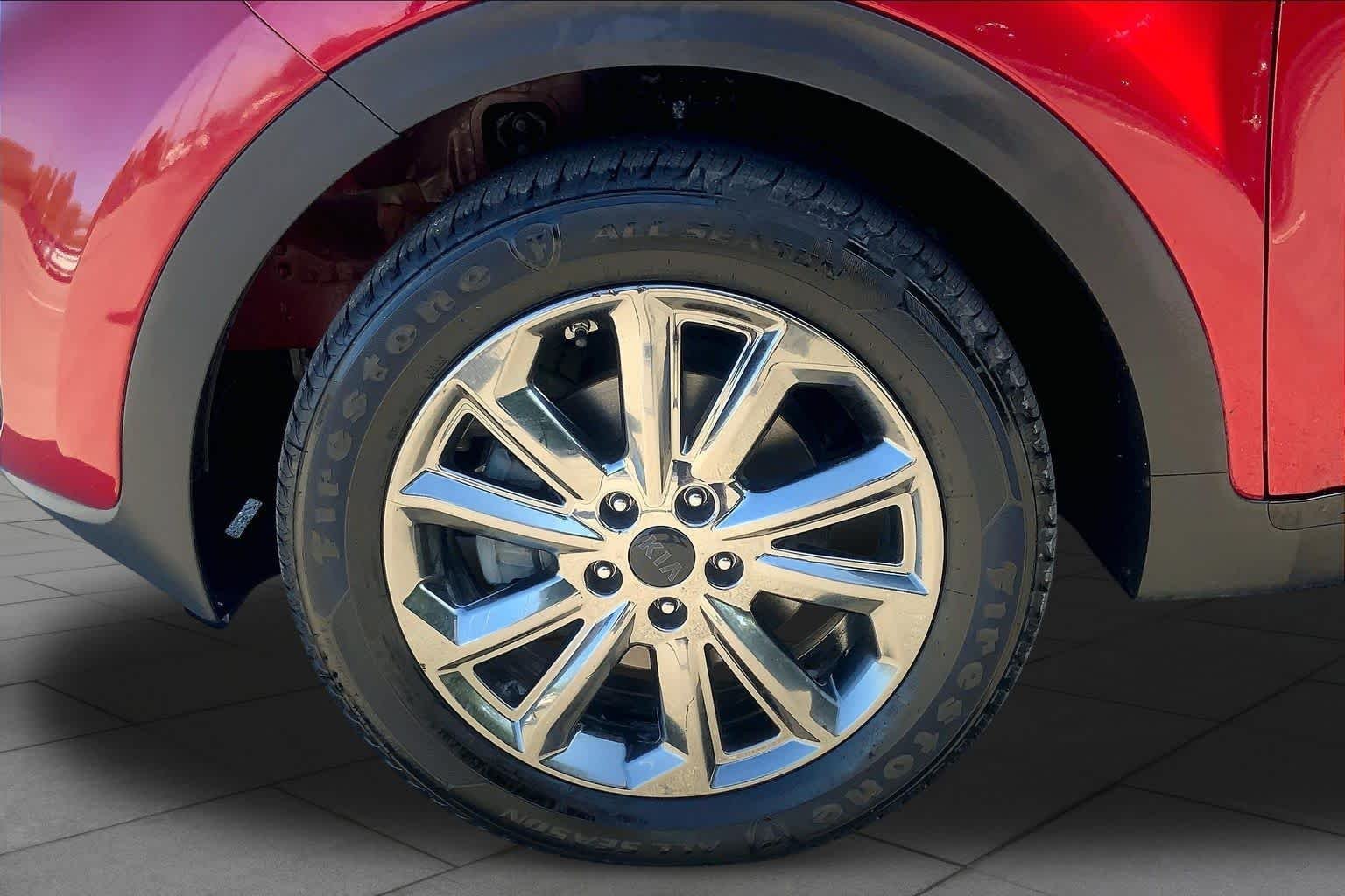 Used 2022 Hyper Red Kia Nightfall image 10