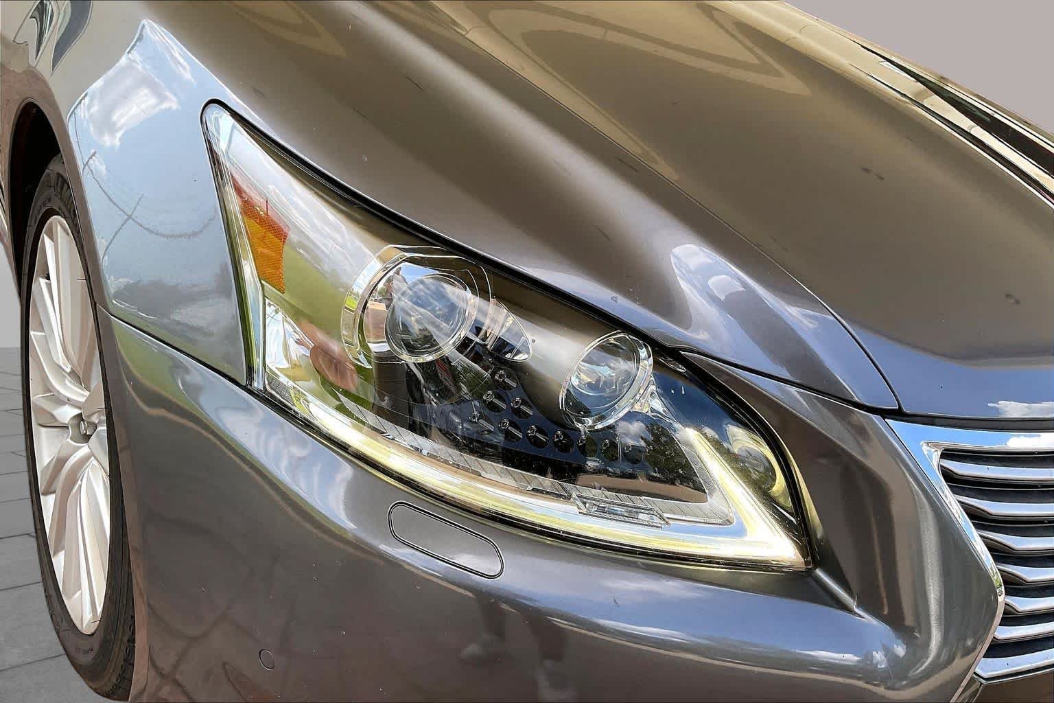 Used 2017 Nebula Gray Pearl Lexus  image 26