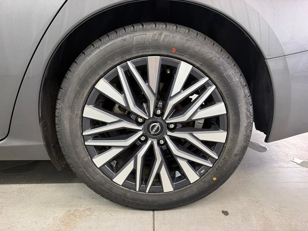 Used 2025 Gun Metallic Nissan 2.5 SV image 9