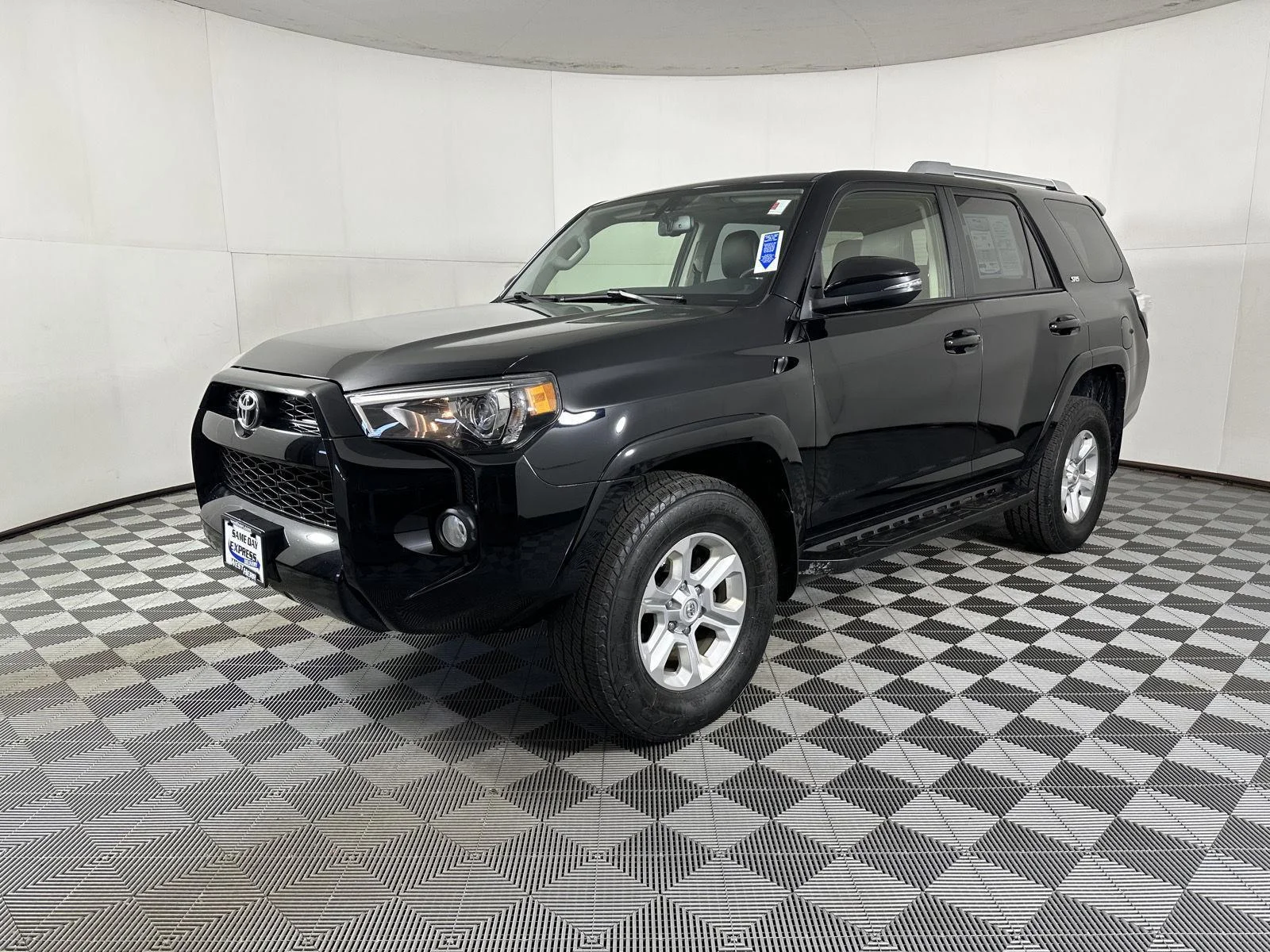 Used 2018 Midnight Black Metallic Toyota SR5 Premium image 8