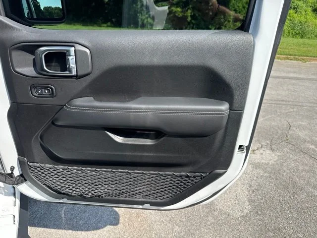 Used 2022 White Jeep Unlimited Rubicon 4xe image 10