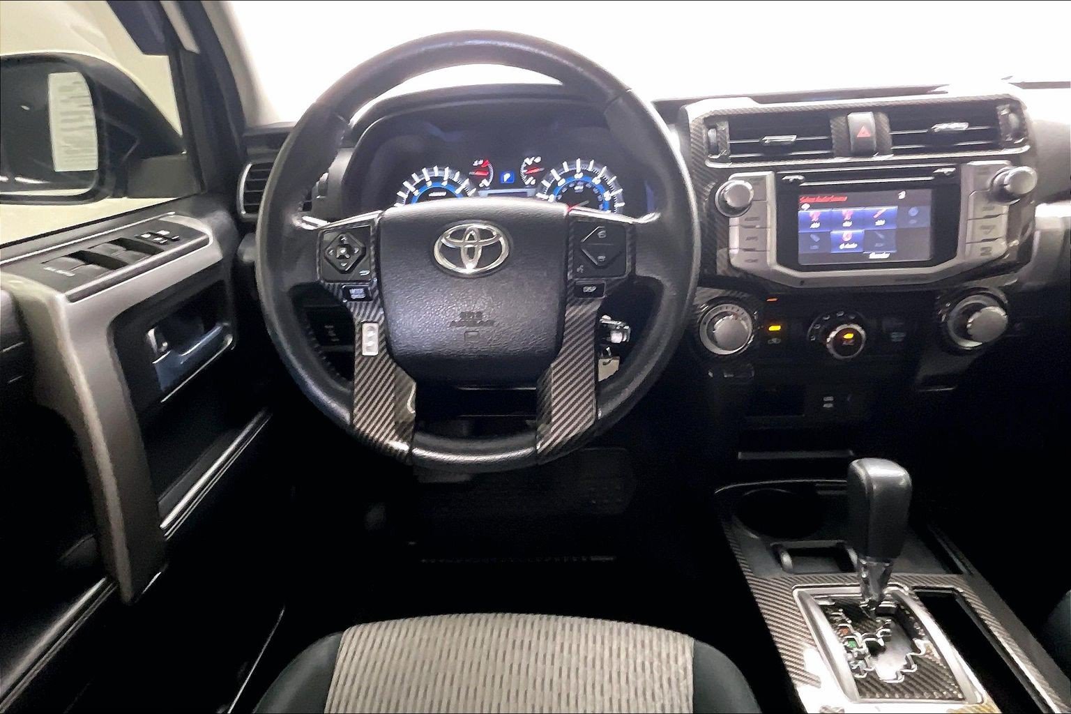 Used 2018 Super White Toyota SR5 image 4