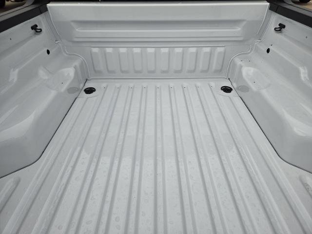 New 2026 Oxford White Ford XLT image 40