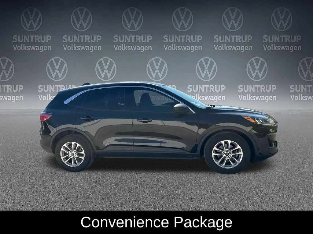 Used 2022 Black Ford SE image 8