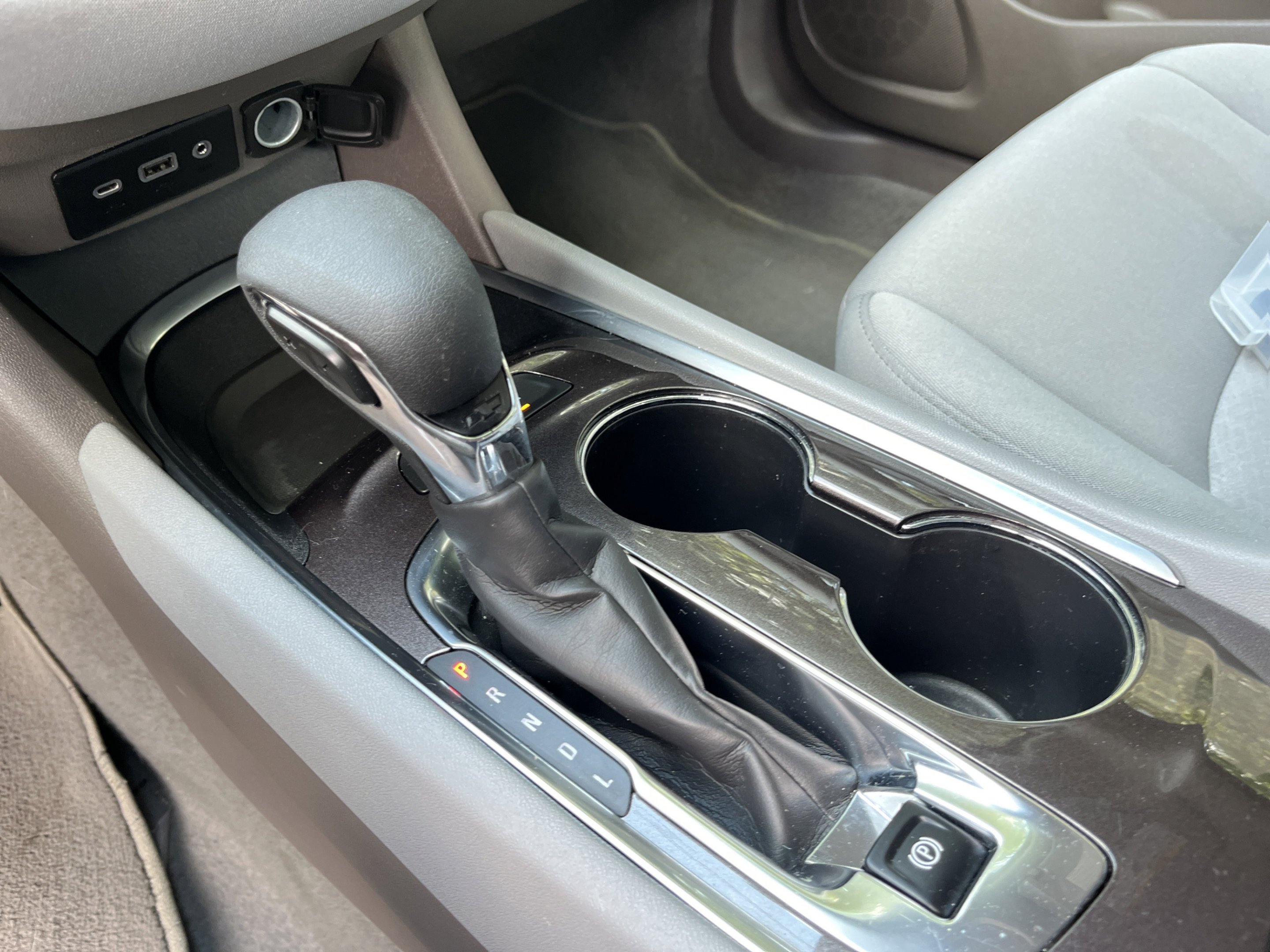 Used 2025 Sterling Gray Metallic Chevrolet  image 21