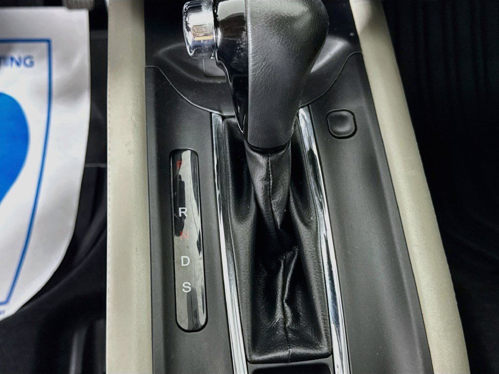 Used 2016 Silver Honda EX-L image 21