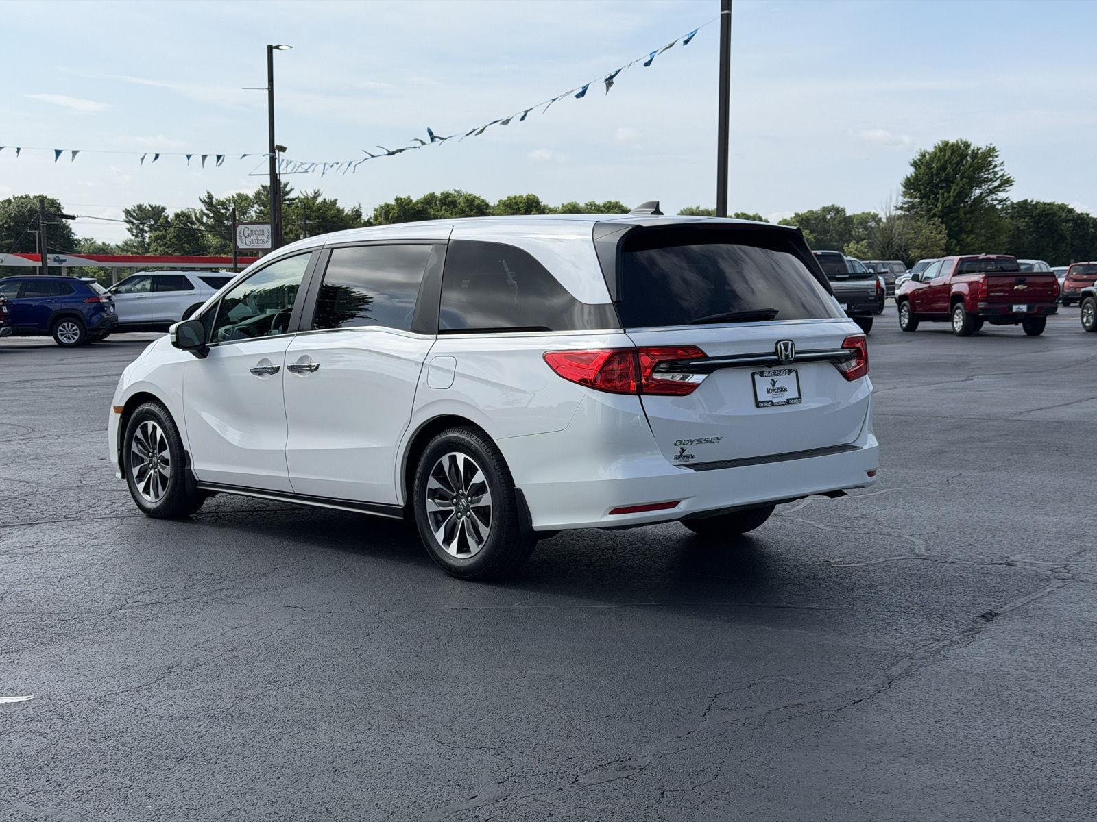Used 2024 Platinum White Pearl Honda EX-L image 5