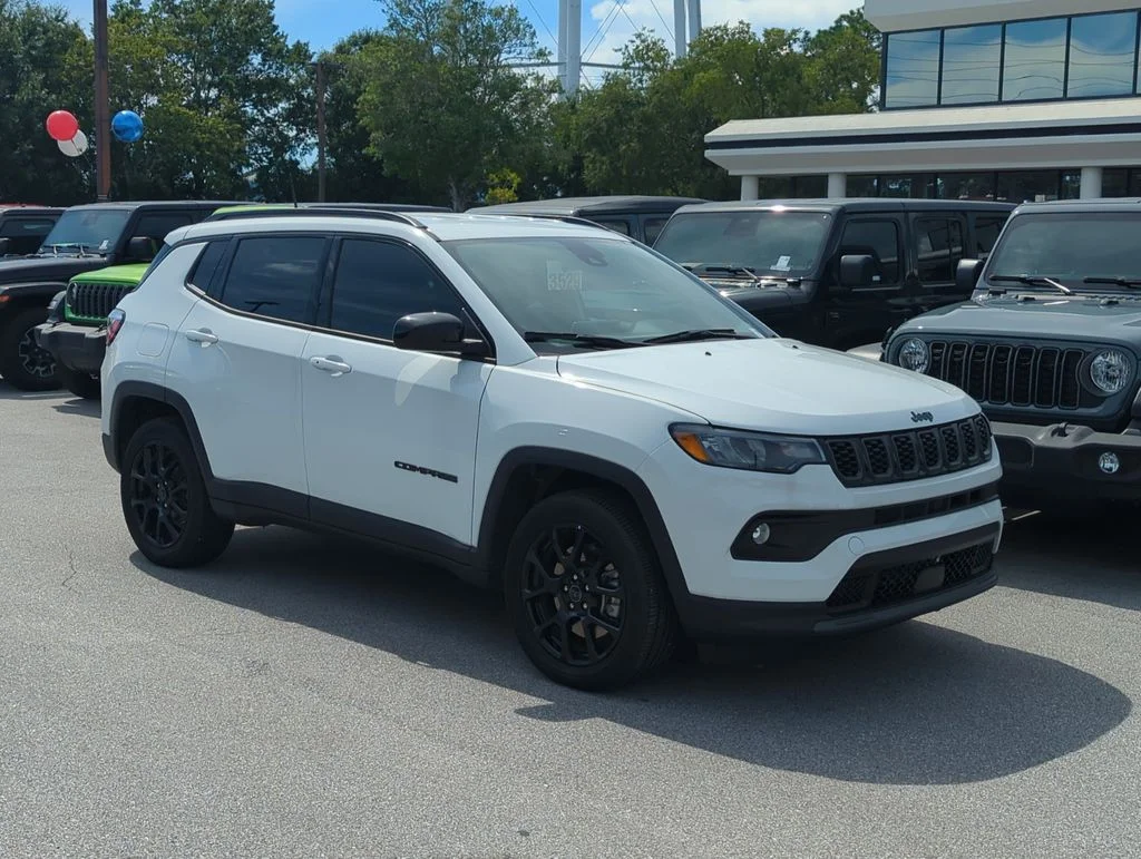 New 2026 Bright White Clear-Coat Exterior Paint Jeep Latitude image 9