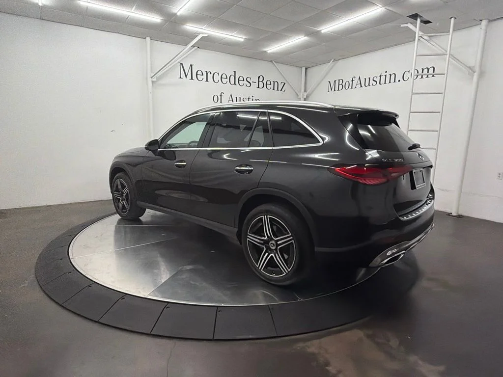 New 2027 Gray Mercedes-Benz GLC 300 image 5
