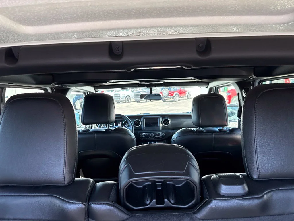 Used 2018 White Jeep Unlimited Sahara image 17