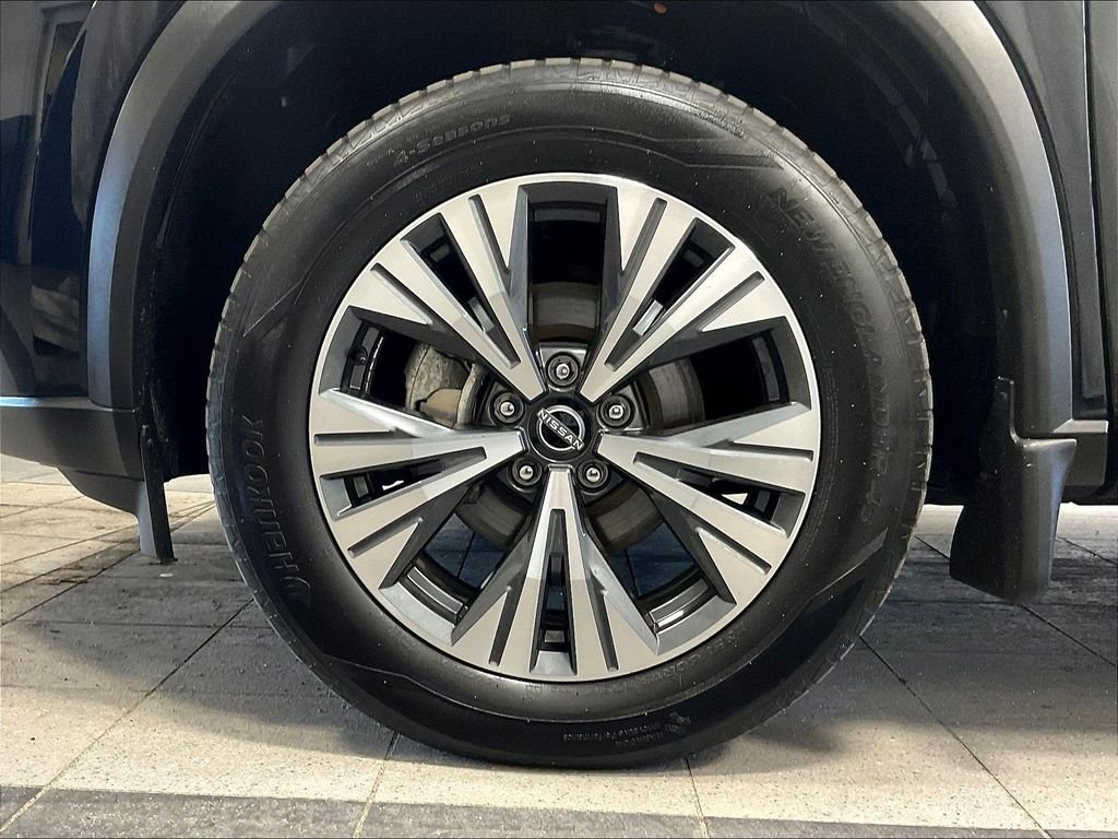 Used 2023 Super Black Nissan SV image 7
