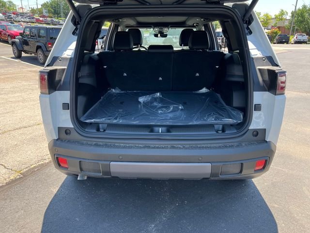 New 2026 Bright White Clear-Coat Exterior Paint Jeep Limited image 9