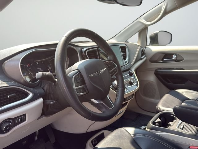 Used 2023 White Chrysler Touring L image 11