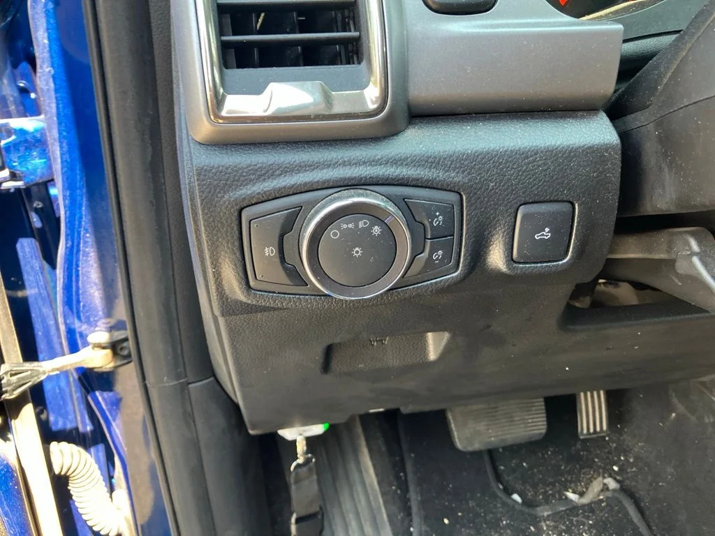Used 2019 Blue Ford XLT image 12