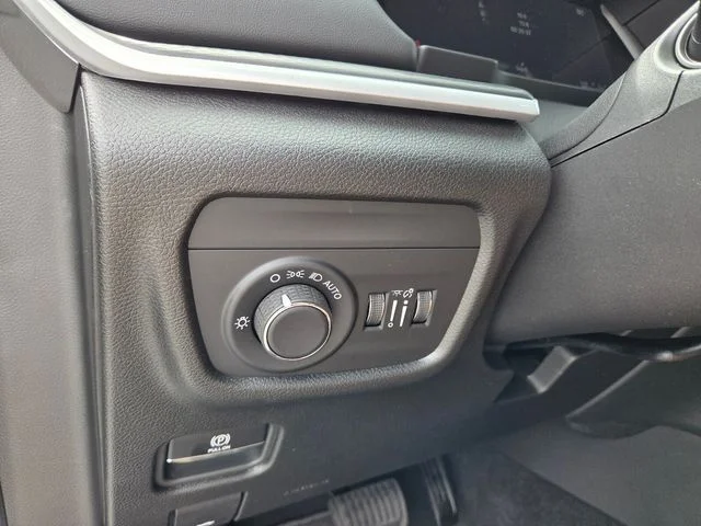 New 2026 Silver Zynith Jeep Laredo X image 21
