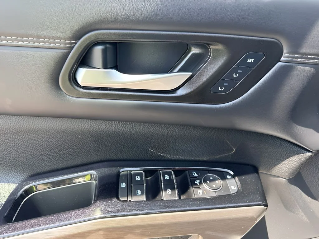 Used 2023 Gray Nissan Platinum image 31