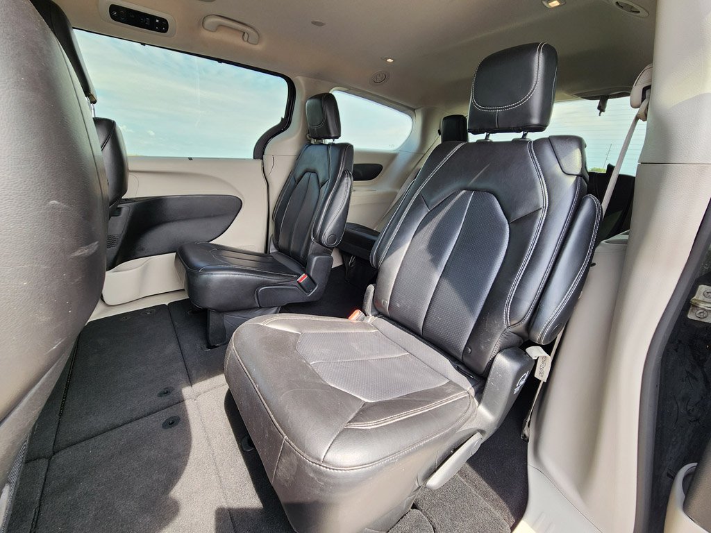 Used 2023 Brilliant Black Crystal Pearlcoat Chrysler Touring L image 10