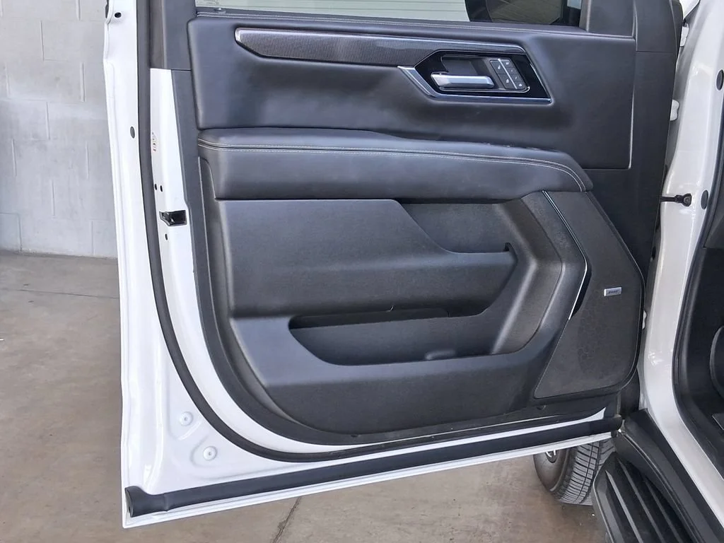 Used 2025 Summit White GMC Elevation image 17
