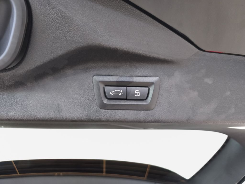Used 2026 Black Sapphire Metallic BMW xDrive40i image 31