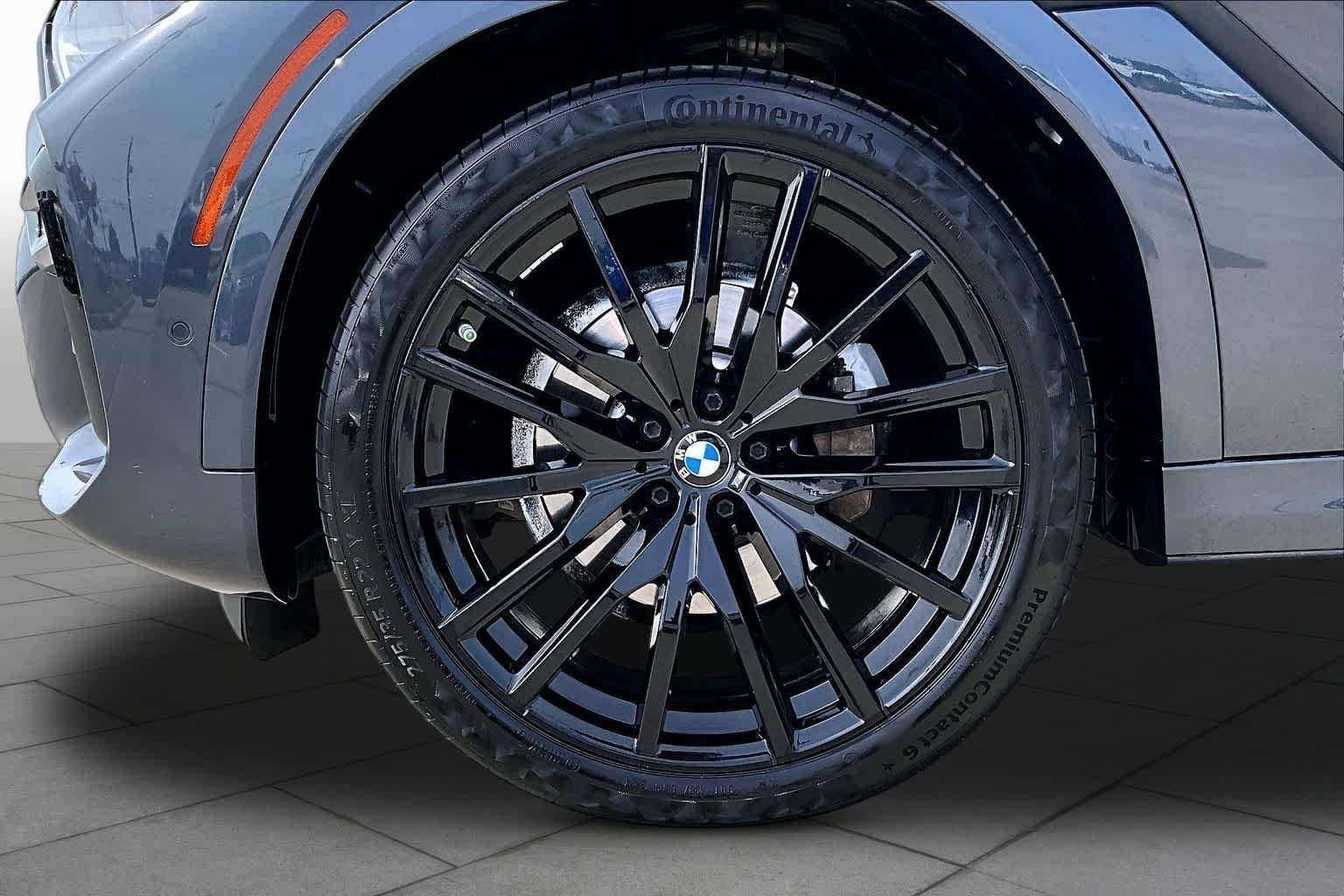 Used 2021 Arctic Gray Metallic BMW xDrive40i image 10