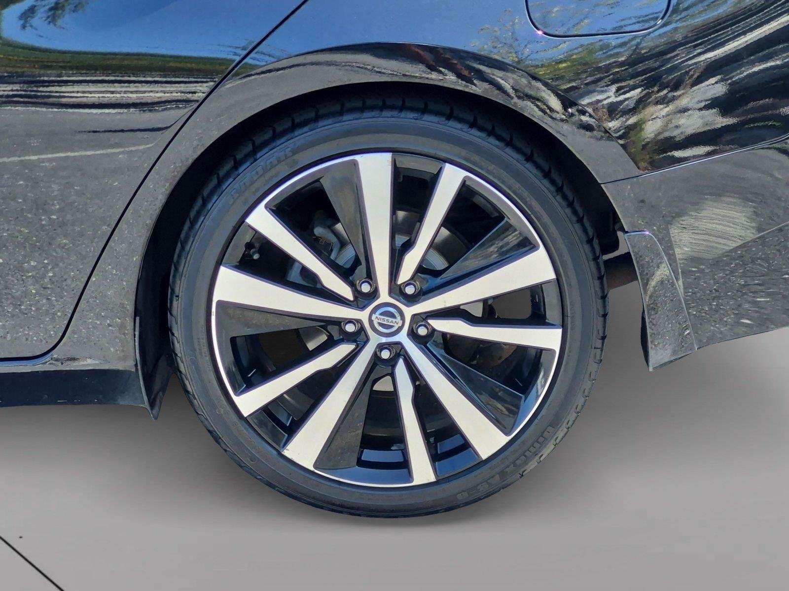 Used 2020 Super Black Nissan 2.5 SR image 32