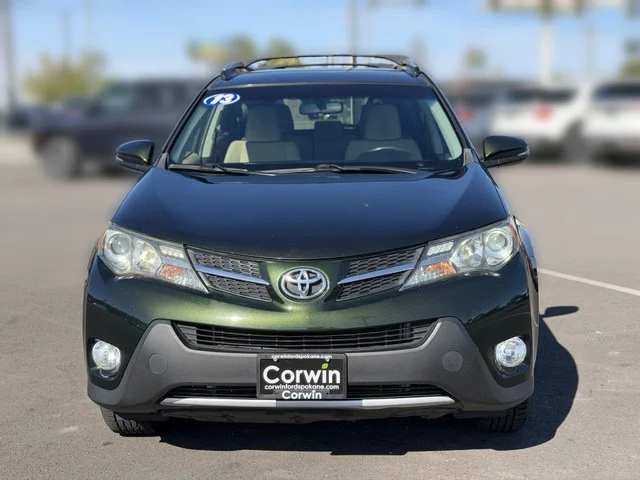 Used 2013 Spruce Mica Toyota XLE image 6