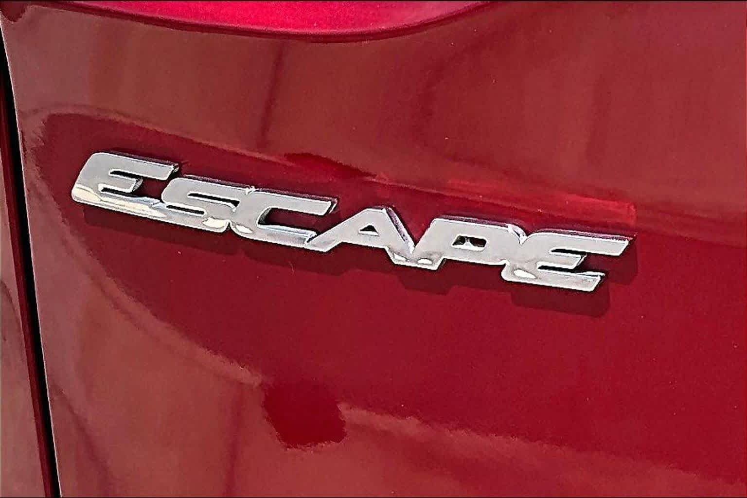 Used 2013 Ruby Red Ford SEL image 10