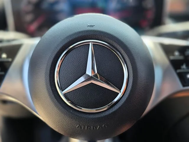 Used 2025  Mercedes-Benz GLC 300 image 27