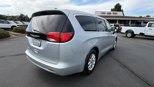 Used 2023 Silver Mist Clearcoat Chrysler LX image 4