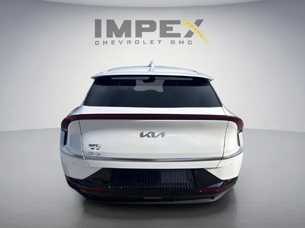 Used 2023 White Kia Wind image 4