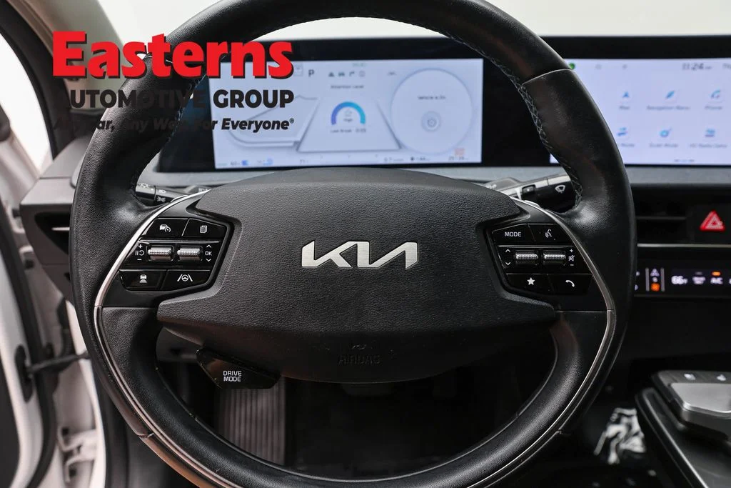 Used 2024 White Kia Wind image 10