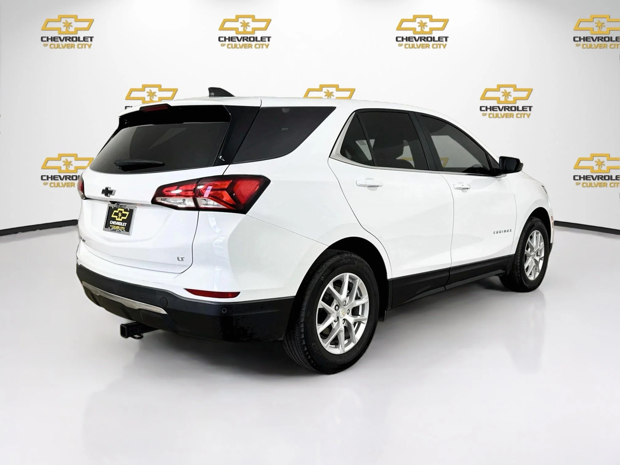 Used 2023 SUMMIT WHITE Chevrolet LT image 8