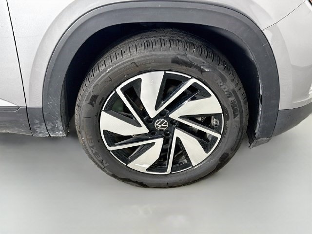 Used 2026 Silver Mist Metallic Volkswagen 2.0T SE w/Technology image 28
