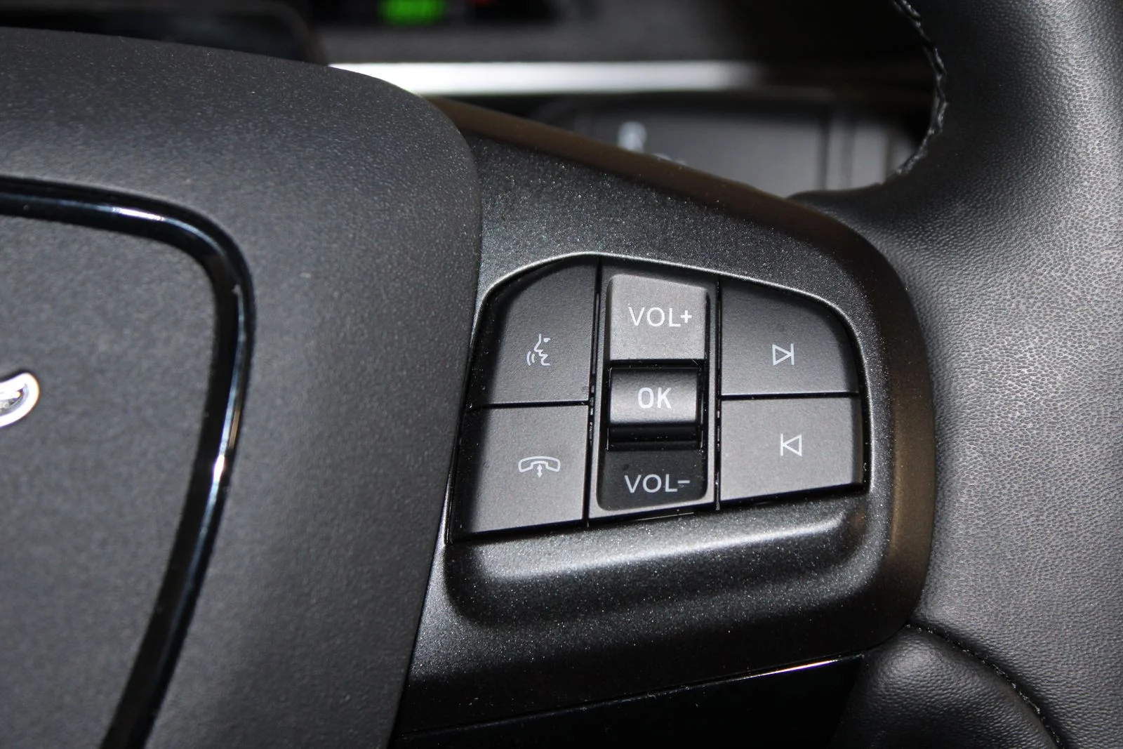 Used 2025 Green Ford Premium image 26