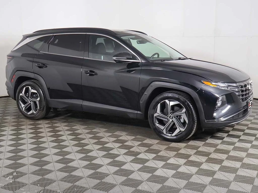 Used 2022 Black Hyundai Limited image 16