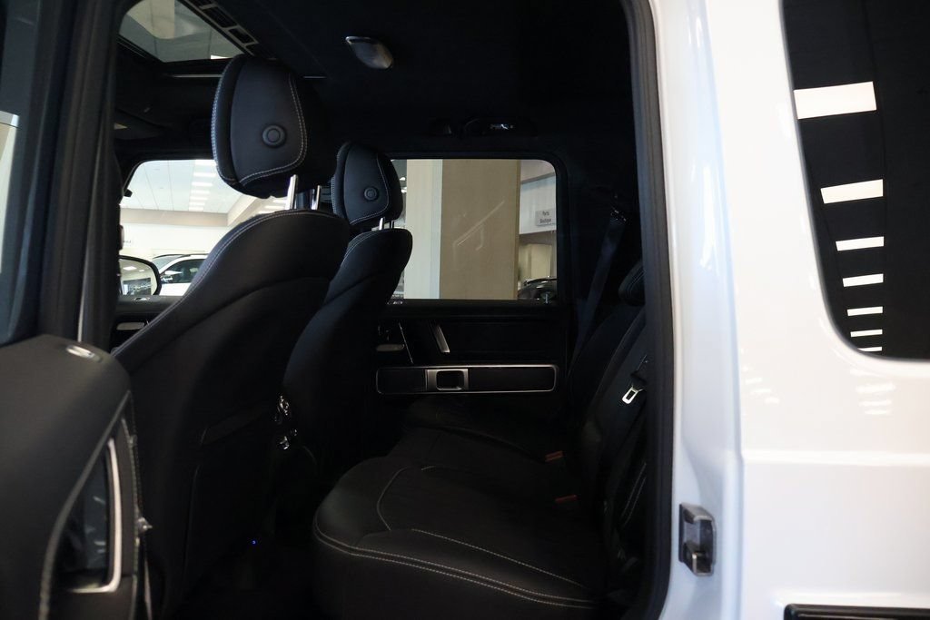 New 2027 MANUFAKTUR Moonlight White Metallic Mercedes-Benz AMG® G 63 SUV image 6