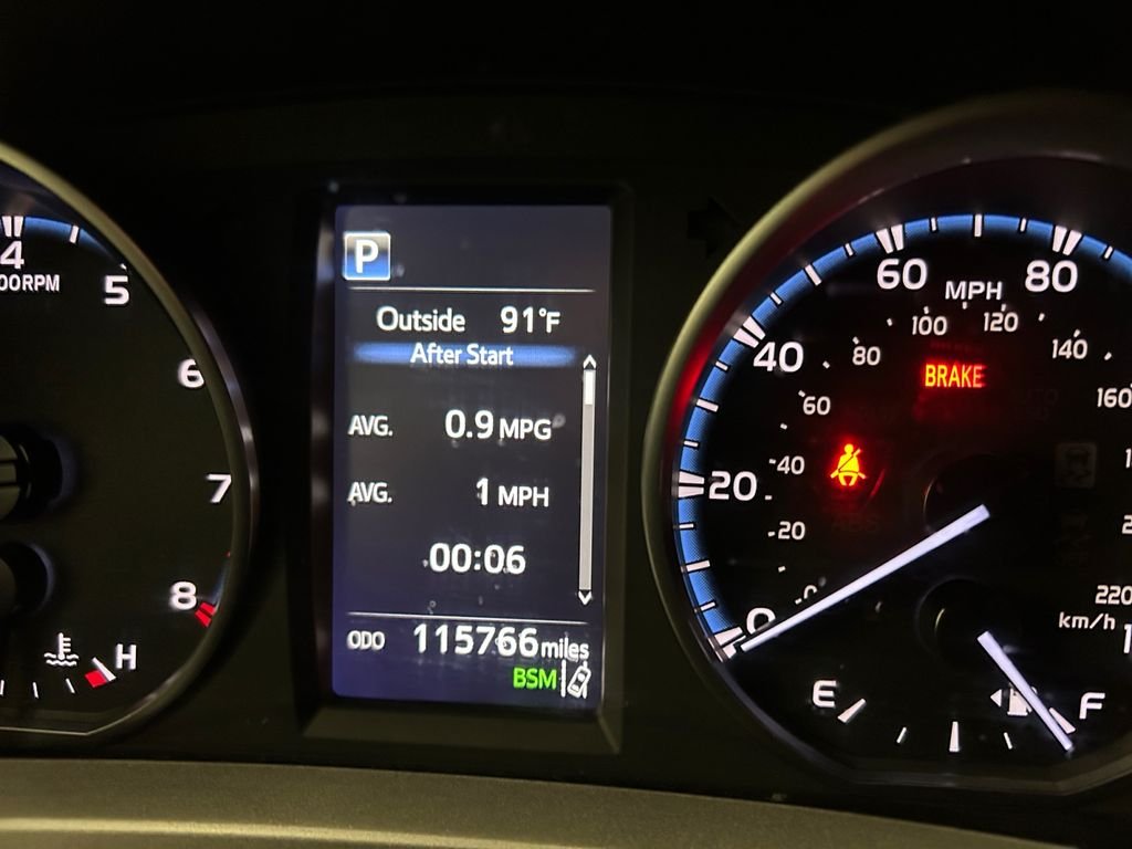 Used 2018 Silver Toyota XLE image 10