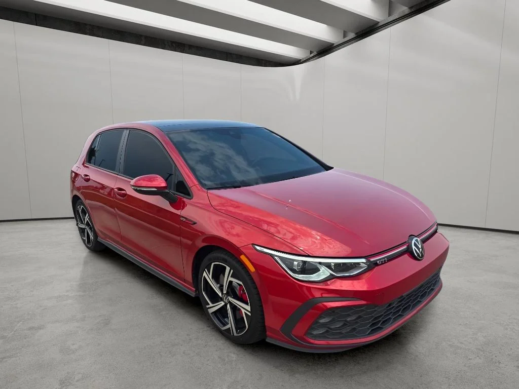 Used 2024 Kings Red Metallic Volkswagen SE image 12