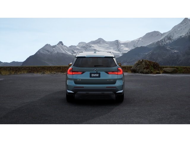 New 2026 Cape York Green Metallic BMW xDrive28i image 5