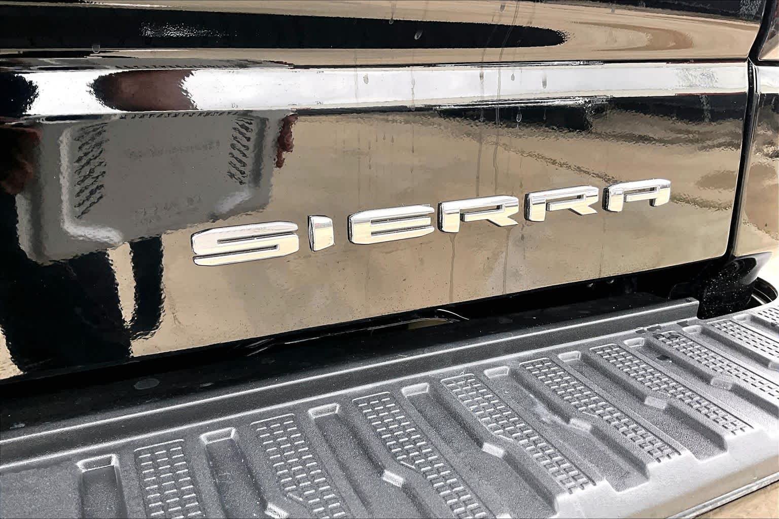 Used 2025 Onyx Black GMC Denali image 10